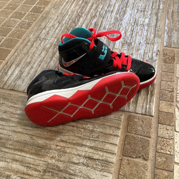 Black LeBron High tops - Picture 4 of 5